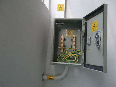 热烈庆祝工程部胜利完成人体及设备静电接地工程及配电箱安装